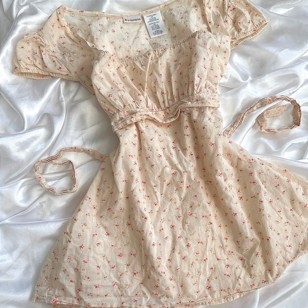 No Boundaries Ivory Floral Babydoll Tie Back Top Square Neck Cotton Small